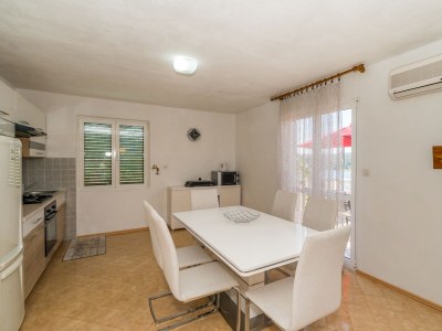 Apartment Two bedroom apartment with terrace and sea view Nečujam, Šolta A-16727-a - Outdoor photo 12