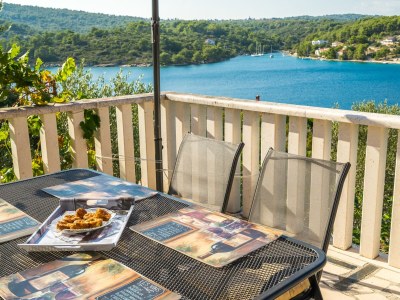 Apartment Two bedroom apartment with terrace and sea view Nečujam, Šolta A-16727-a - Outdoor photo 28