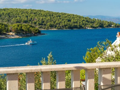 Apartment Two bedroom apartment with terrace and sea view Nečujam, Šolta A-16727-a - Outdoor photo 29