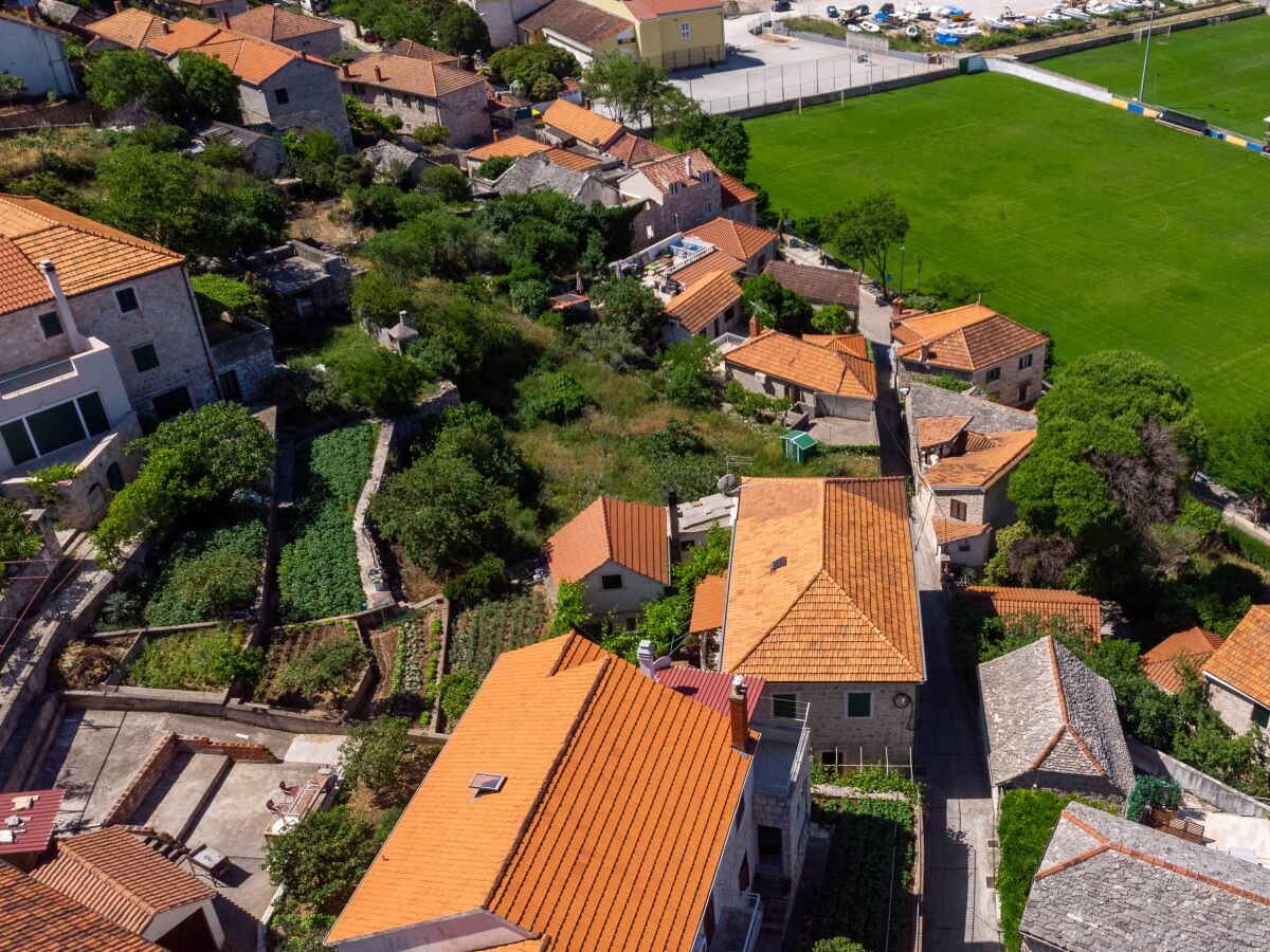 Apartment Two bedroom apartment with terrace Postira, Brač A-19107-a - Outdoor photo 4