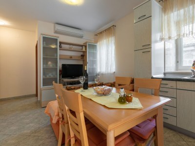 Apartment Two bedroom apartment with terrace Postira, Brač A-19107-a - Outdoor photo 13