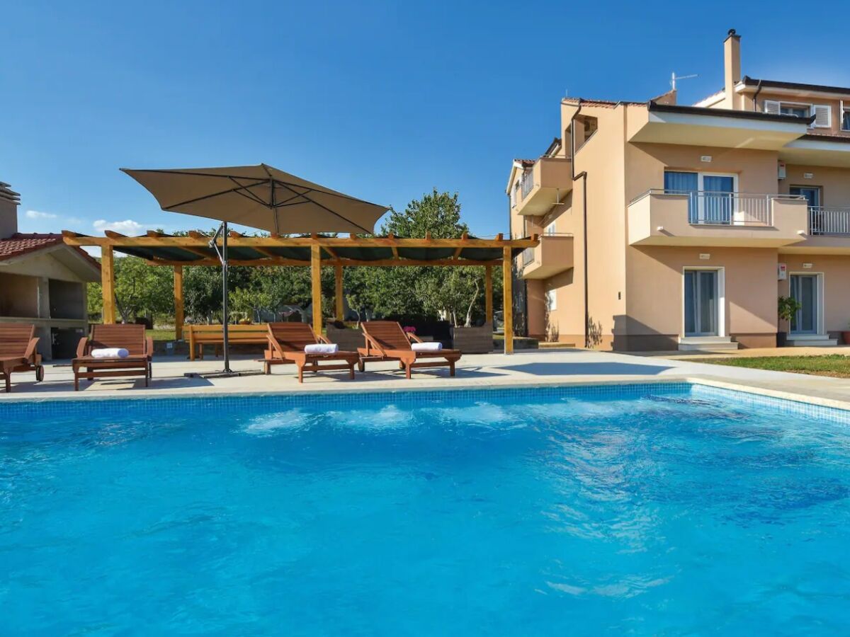 Holiday house Comfortable and spacious house with terrace Dugopolje, Zagora K-19033 - Outdoor photo 2