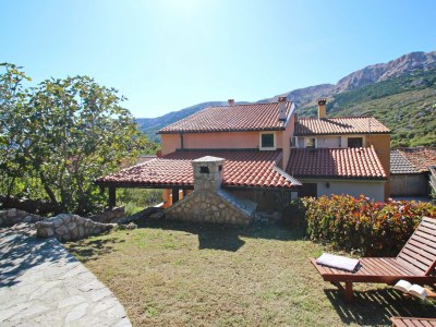 Holiday house Comfortable and spacious house with terrace Draga Bašćanska, Krk K-19204 in Bašćanska Draga - Holiday house