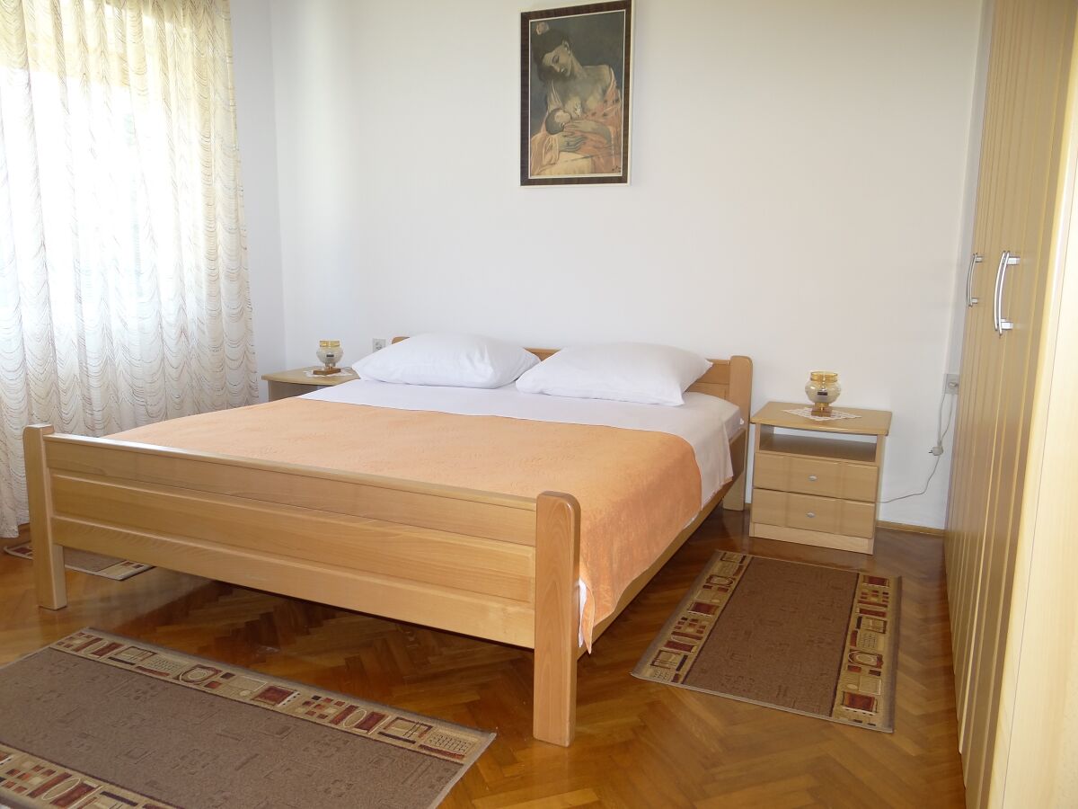 Apartment One bedroom apartment with balcony and sea view Malinska, Krk A-19270-a