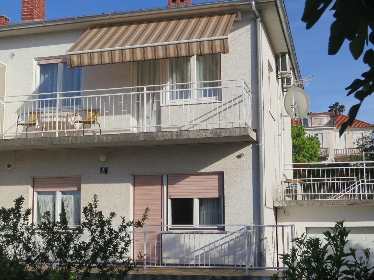 Apartment One bedroom apartment with balcony and sea view Malinska, Krk A-19270-a - Outdoor photo 3