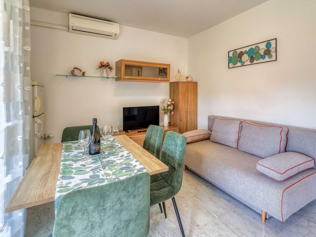 Apartment Two bedroom apartment with balcony Malinska, Krk A-19342-a - Outdoor photo 4