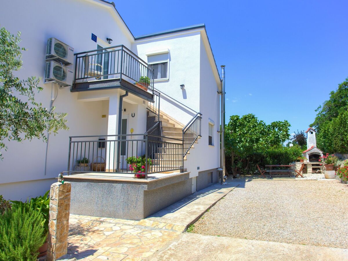 Apartment Two bedroom apartment with terrace and sea view Njivice, Krk A-20898-a - Outdoor photo 2