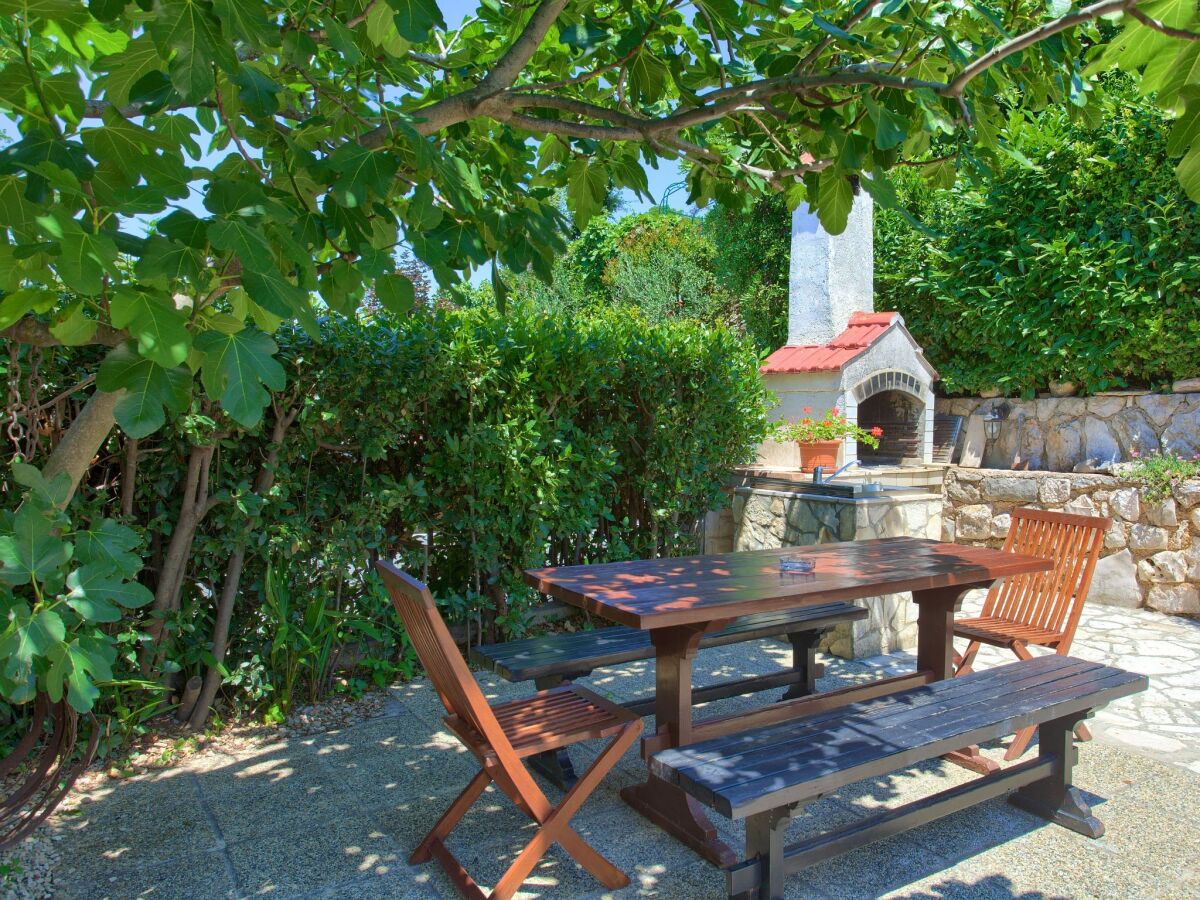 Apartment Two bedroom apartment with terrace and sea view Njivice, Krk A-20898-a - Outdoor photo 4