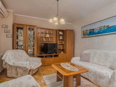 Apartment Two bedroom apartment with terrace and sea view Porat, Krk A-19343-a in Malinska - Apartment