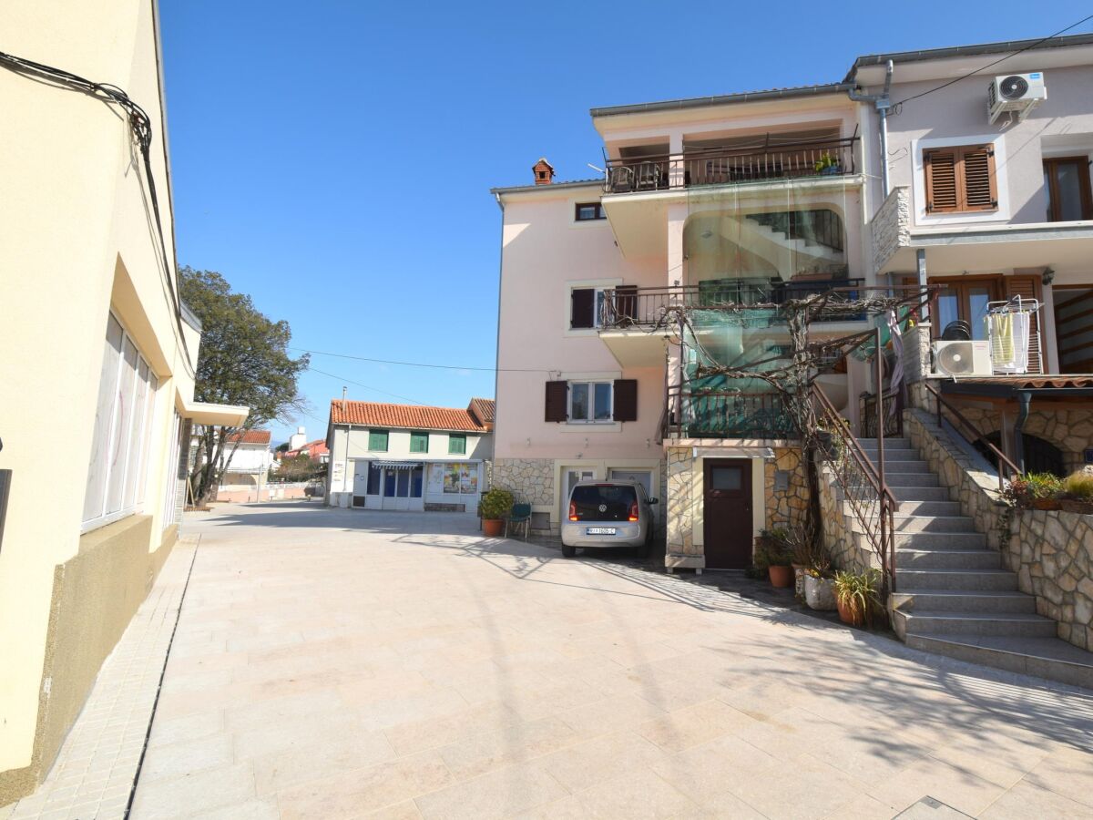 Apartment Two bedroom apartment with terrace and sea view Njivice, Krk A-20905-a