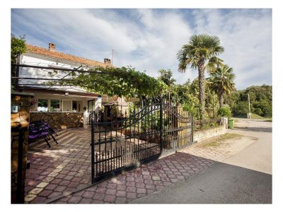 Apartment Two bedroom apartment with terrace Rovinj A-21107-a - Outdoor photo 2