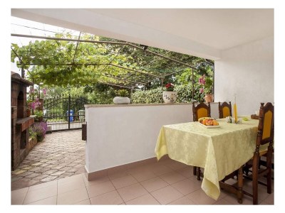 Apartment Two bedroom apartment with terrace Rovinj A-21107-a - Outdoor photo 12