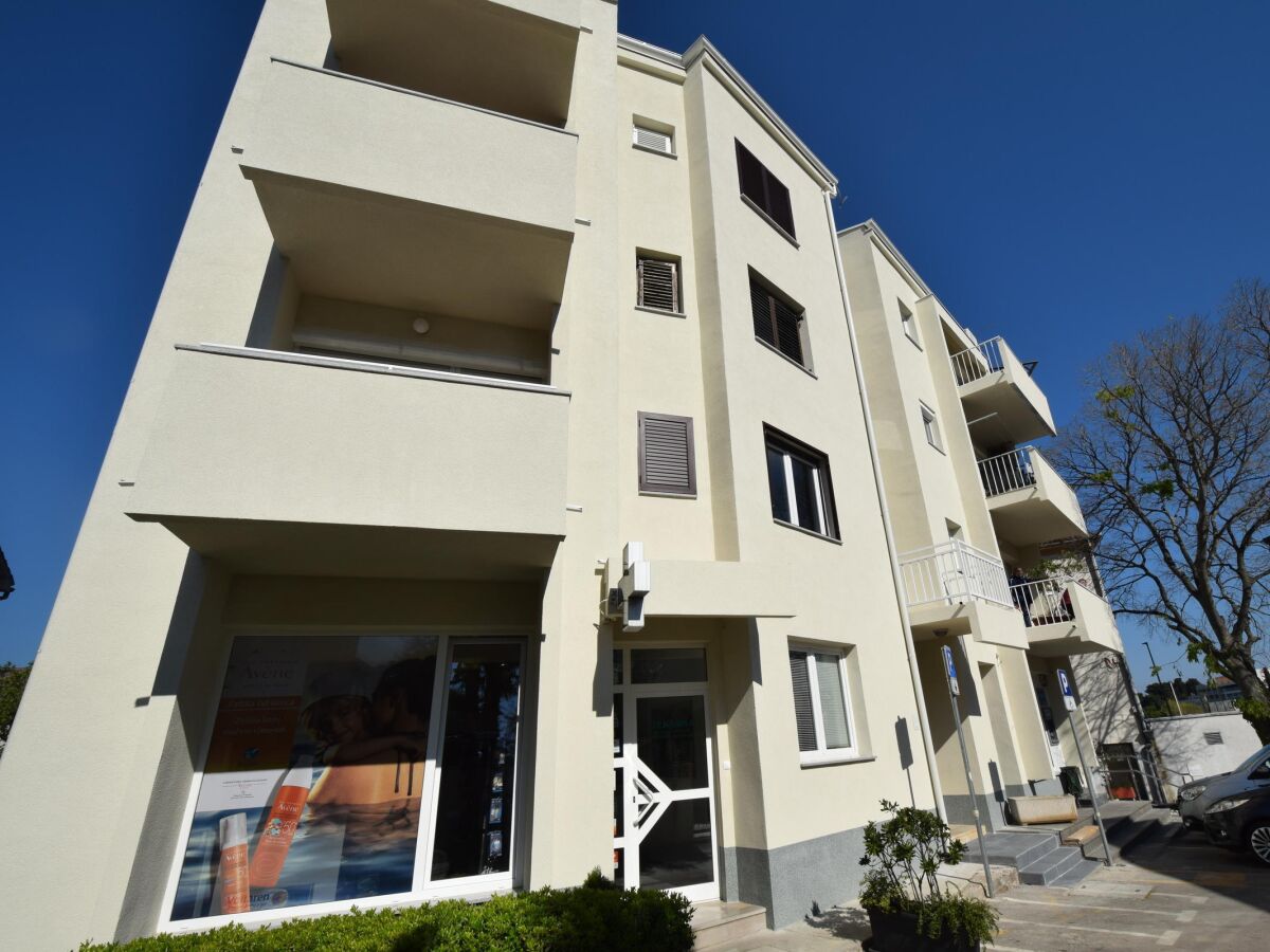 Apartment One bedroom apartment with balcony and sea view Malinska, Krk A-19370-a - Outdoor photo 2