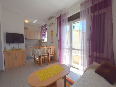 Apartment One bedroom apartment with balcony and sea view Malinska, Krk A-19370-a - Outdoor photo 4