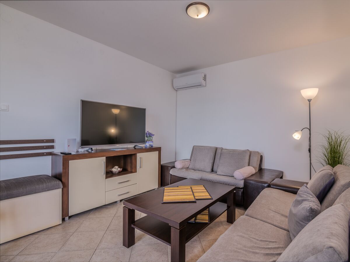 Apartment Two bedroom apartment with terrace Čižići, Krk A-19417-a - Outdoor photo 2