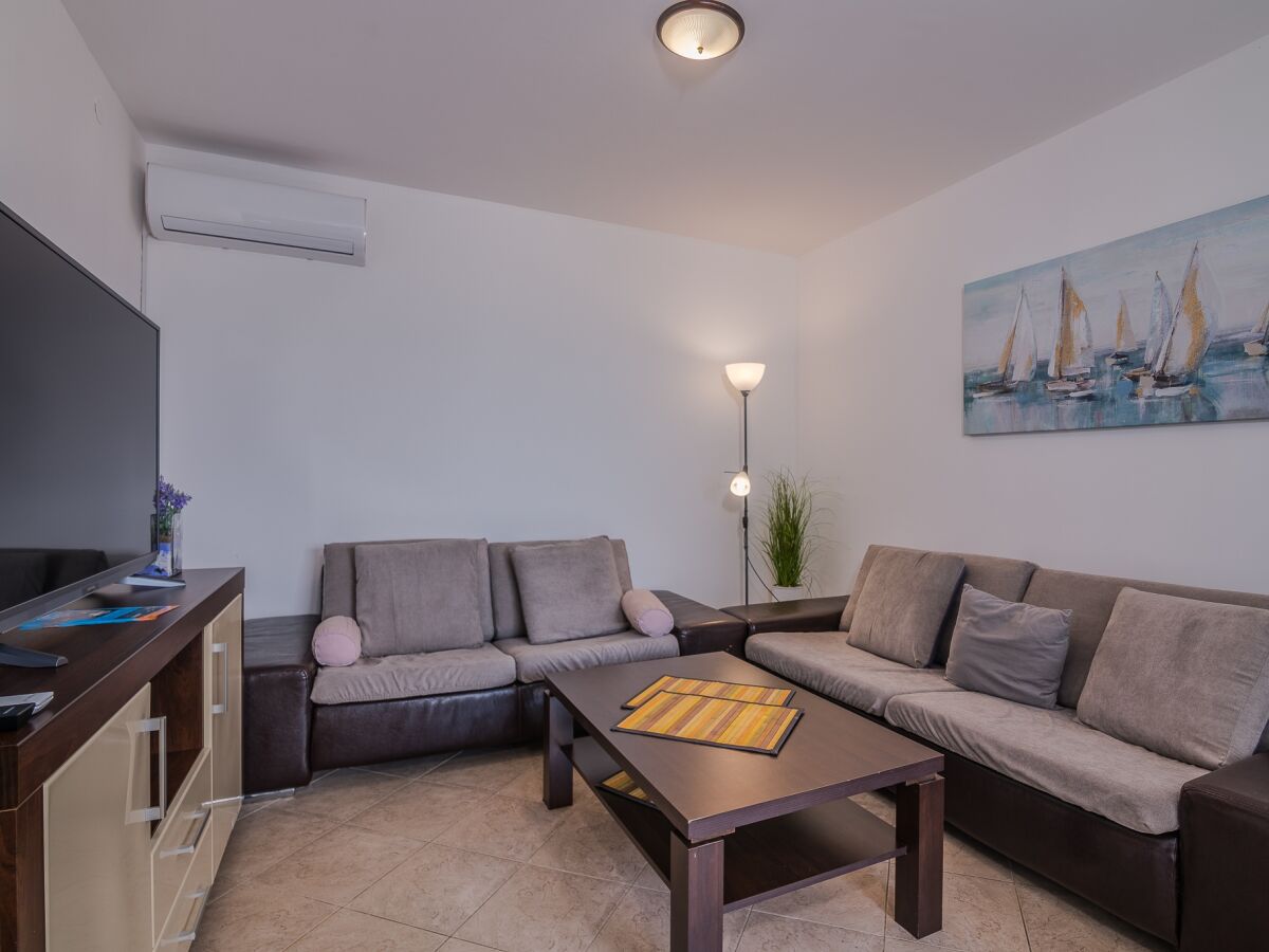 Apartment Two bedroom apartment with terrace Čižići, Krk A-19417-a - Outdoor photo 3