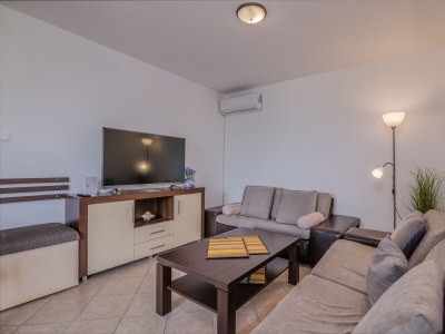 Apartment Two bedroom apartment with terrace Čižići, Krk A-19417-a - Outdoor photo 2