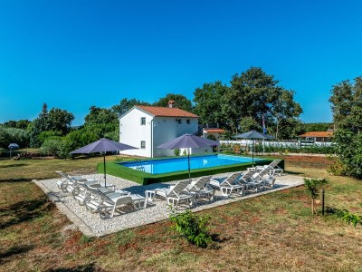 Holiday house Four-bedroom house with terrace Medulin K-21049 - Outdoor photo 2