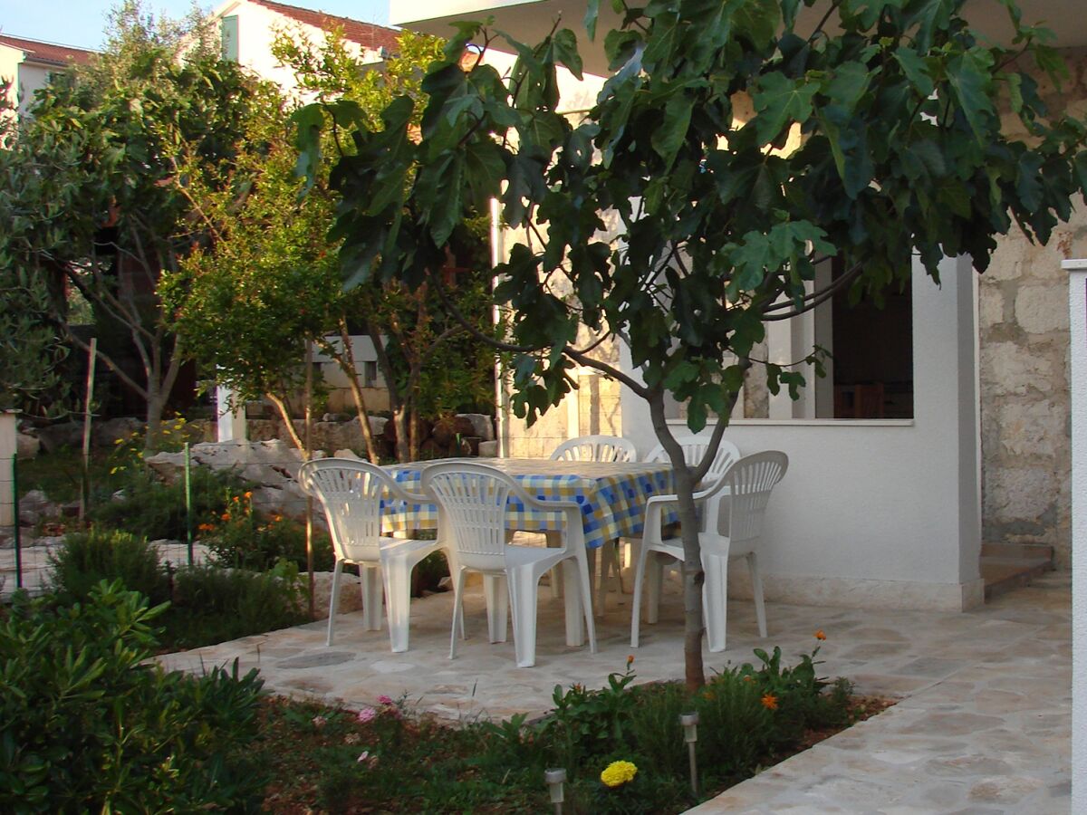 Apartment Apartments by the sea Vinišće, Trogir - 11003