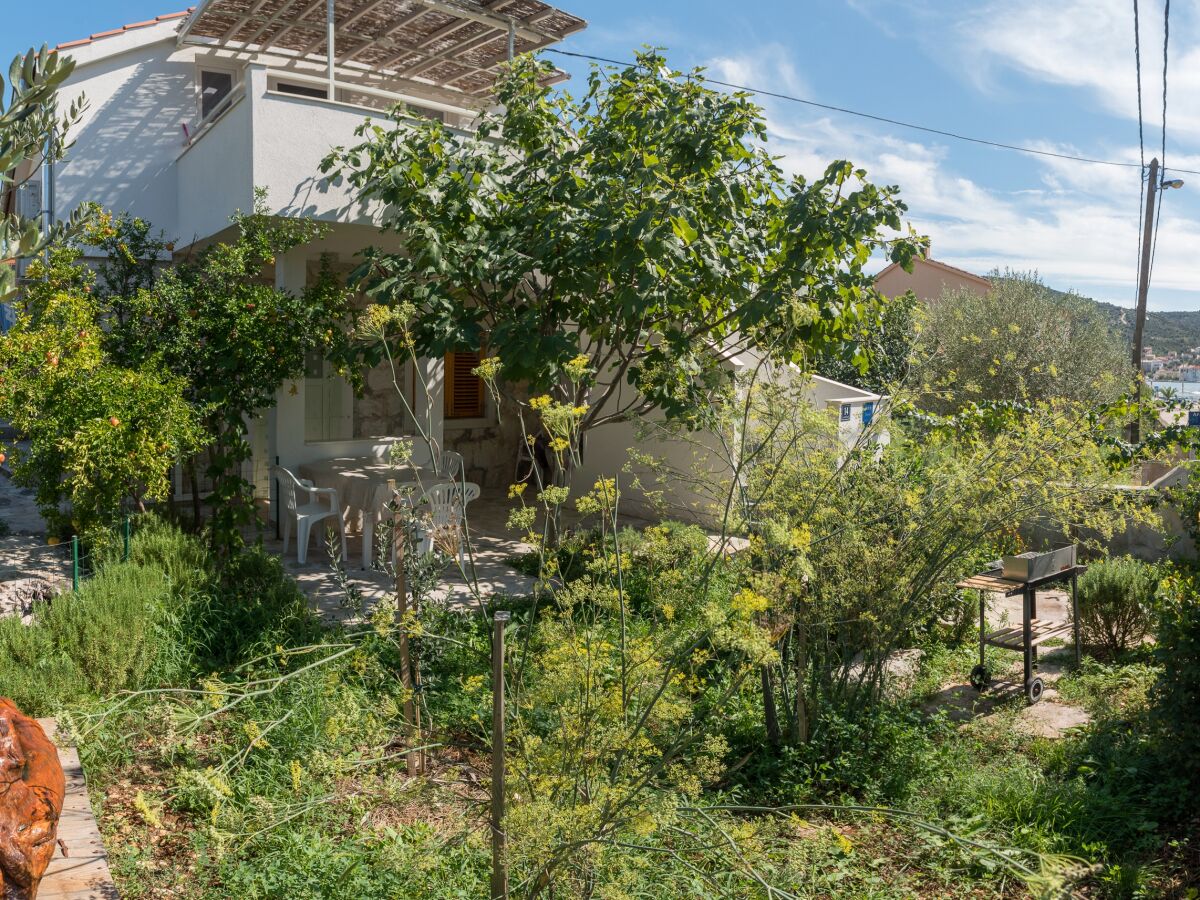 Apartment Apartments by the sea Vinišće, Trogir - 11003 - Outdoor photo 3