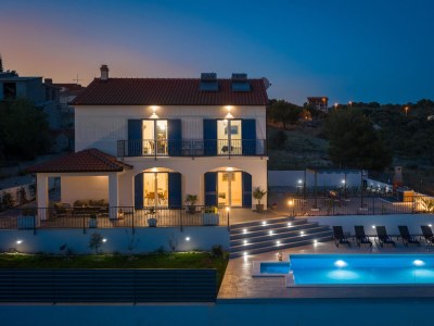 Holiday house Comfortable and spacious house with terrace and sea view Zečevo Rtić, Rogoznica K-21157 in Rogoznica - Holiday house