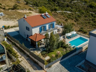 Holiday house Comfortable and spacious house with terrace and sea view Zečevo Rtić, Rogoznica K-21157 - Outdoor photo 2