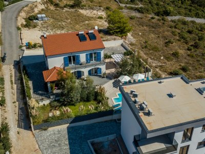 Holiday house Comfortable and spacious house with terrace and sea view Zečevo Rtić, Rogoznica K-21157 - Outdoor photo 5