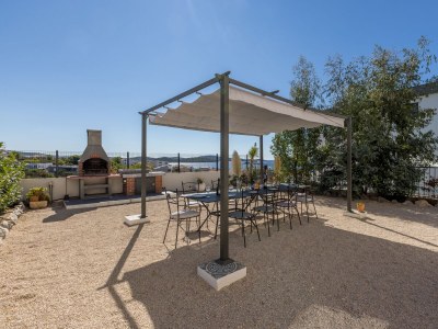 Holiday house Comfortable and spacious house with terrace and sea view Zečevo Rtić, Rogoznica K-21157 - Outdoor photo 10