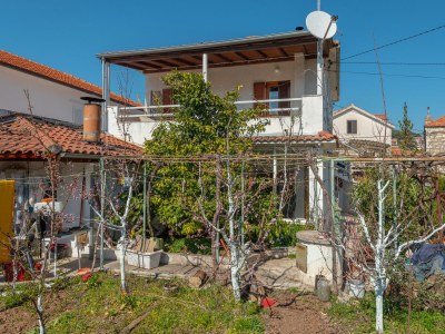 Apartment Two bedroom apartment with terrace Jelsa, Hvar A-11319-a - Outdoor photo 2