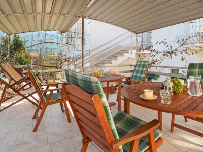 Apartment Two bedroom apartment with terrace Jelsa, Hvar A-11319-a - Outdoor photo 7