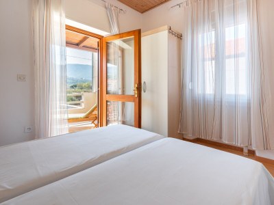 Apartment Two bedroom apartment with terrace Jelsa, Hvar A-11319-a - Outdoor photo 17