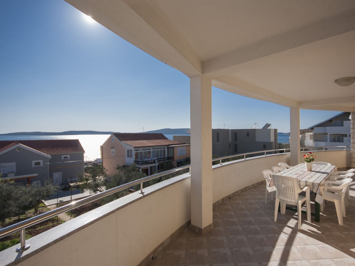 Apartment Comfortable and spacious apartment with terrace and sea view Brodarica, Šibenik A-5736-a