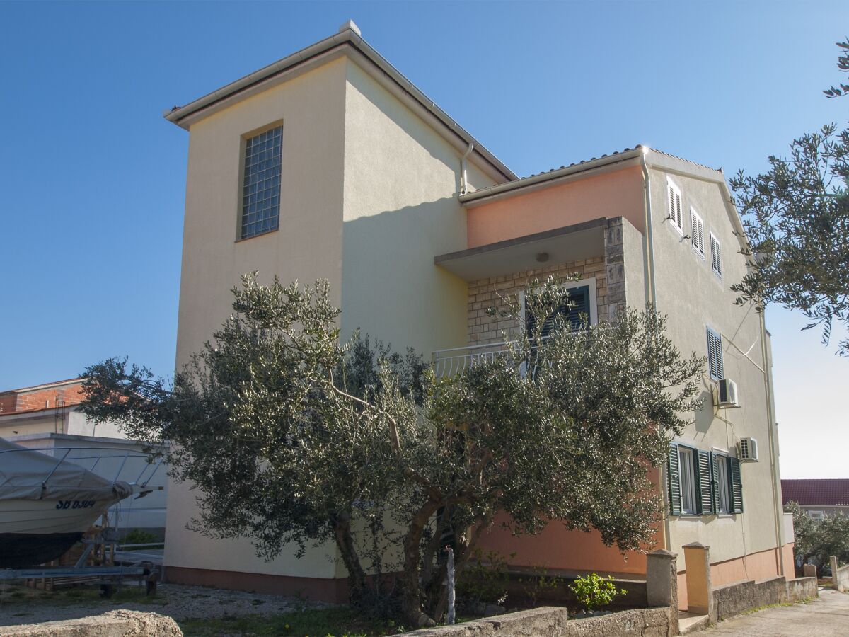 Apartment Comfortable and spacious apartment with terrace and sea view Brodarica, Šibenik A-5736-a - Outdoor photo 2