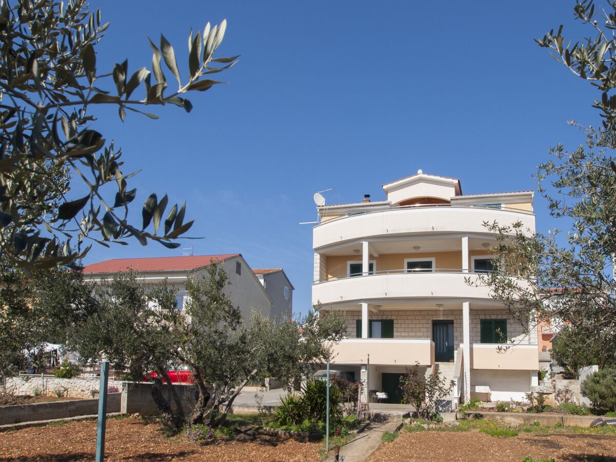 Apartment Comfortable and spacious apartment with terrace and sea view Brodarica, Šibenik A-5736-a - Outdoor photo 3