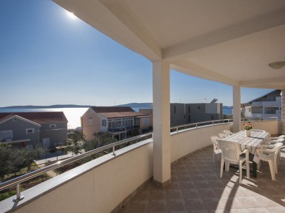 Apartment Comfortable and spacious apartment with terrace and sea view Brodarica, Šibenik A-5736-a in Sibenik - Apartment