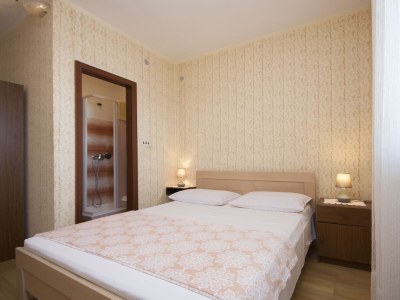 Apartment Comfortable and spacious apartment with terrace and sea view Brodarica, Šibenik A-5736-a - Outdoor photo 20