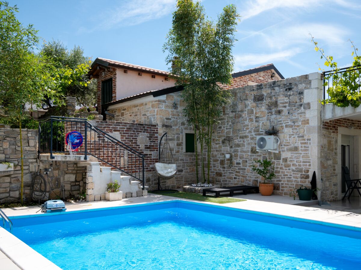 Holiday house Three bedroom house with terrace Radovin, Zadar K-21307