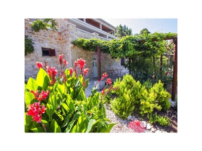 Apartment Two bedroom apartment near beach Cove Skozanje, Hvar A-5713-c - Outdoor photo 8