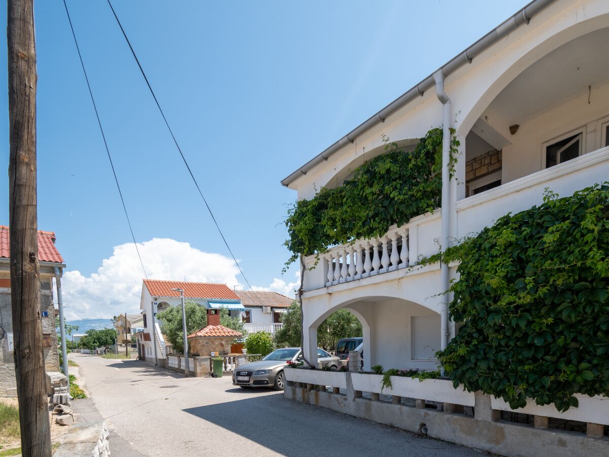 Apartment Two bedroom apartment with terrace Povljana, Pag A-21318-a