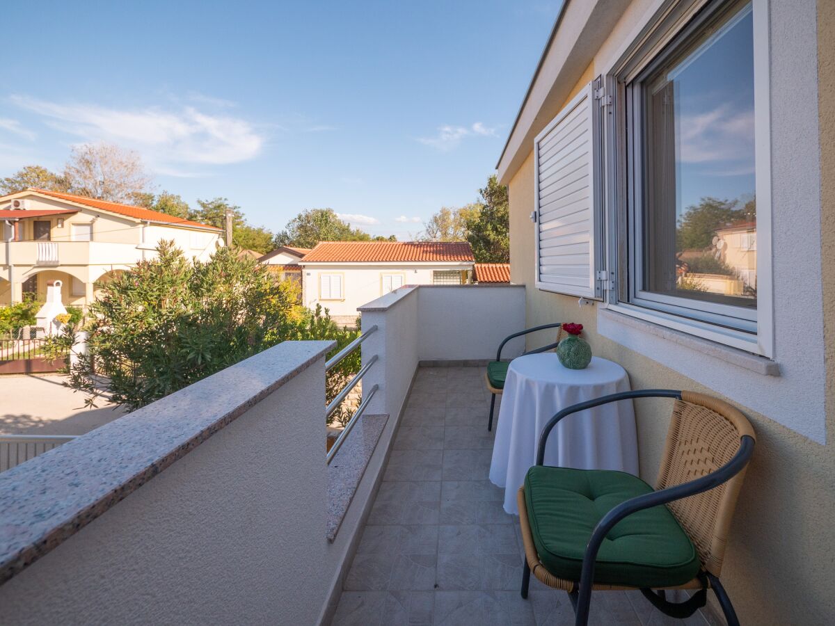 Apartment One bedroom apartment with terrace Nin, Zadar A-5838-b