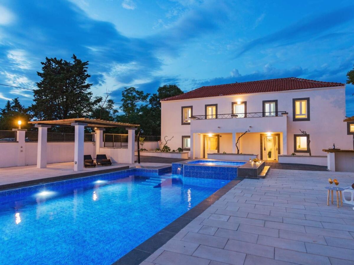 Holiday house Comfortable and spacious house with terrace Zadar K-21414 - Outdoor photo 3