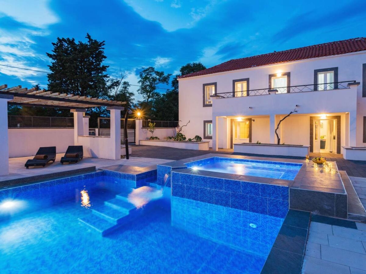 Holiday house Comfortable and spacious house with terrace Zadar K-21414 - Outdoor photo 4