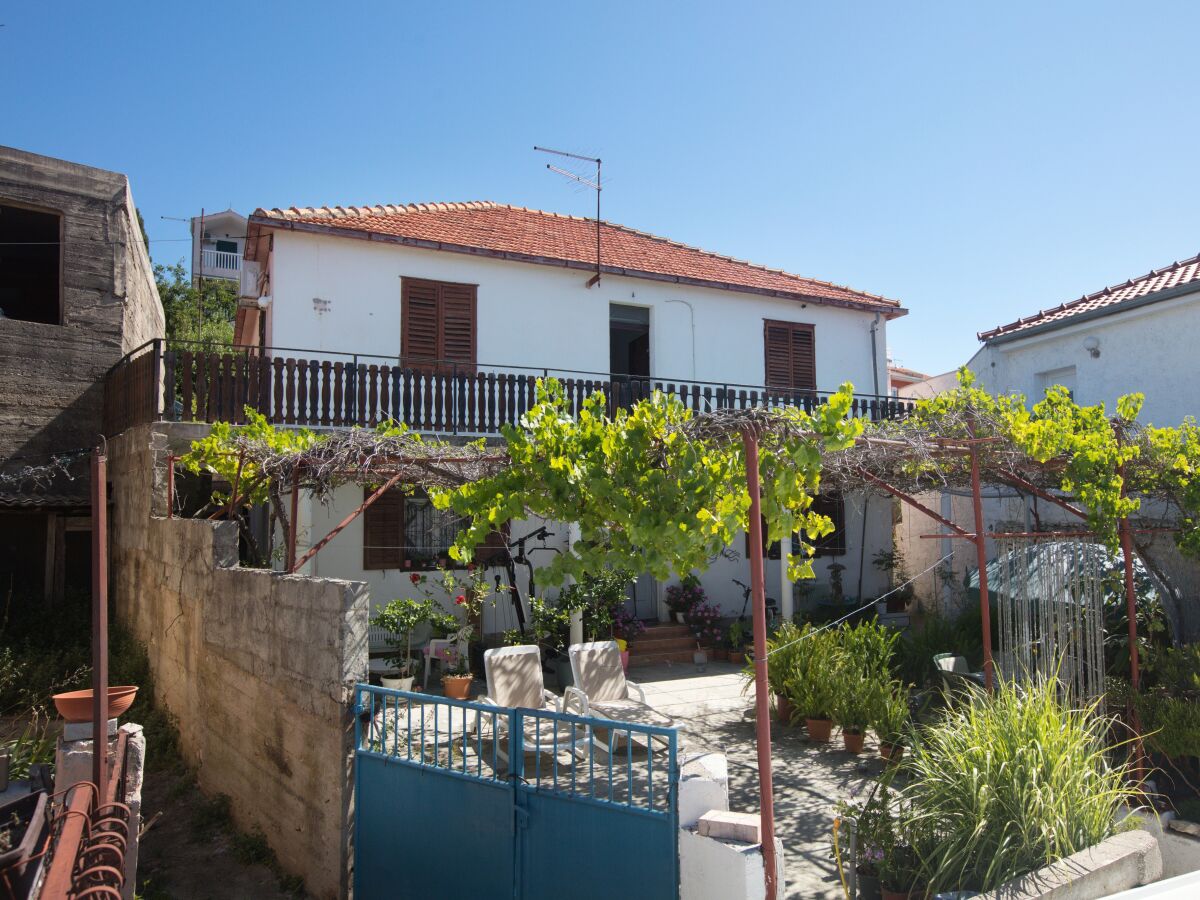 Apartment Three bedroom apartment with balcony Tisno, Murter A-21405-a - Outdoor photo 4