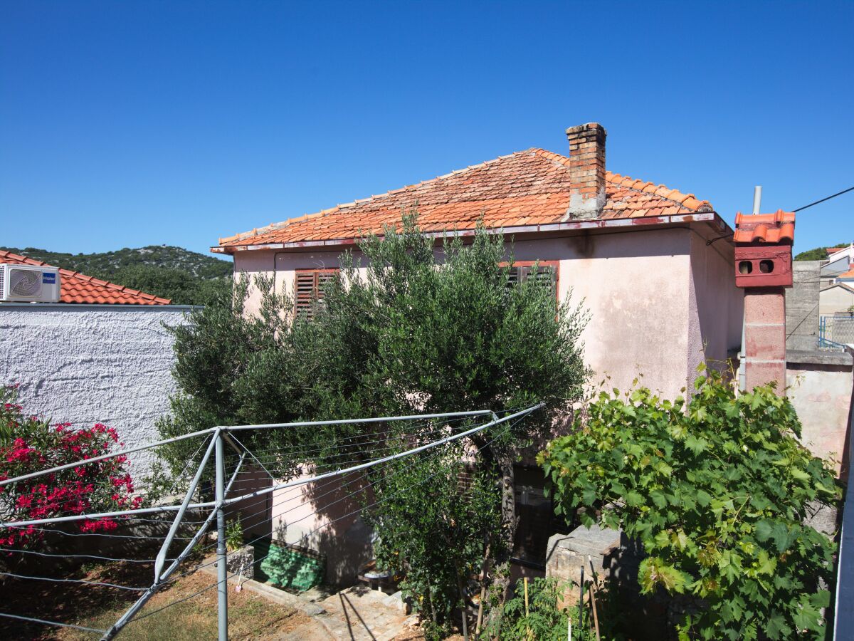 Apartment Three bedroom apartment with balcony Tisno, Murter A-21405-a - Outdoor photo 5