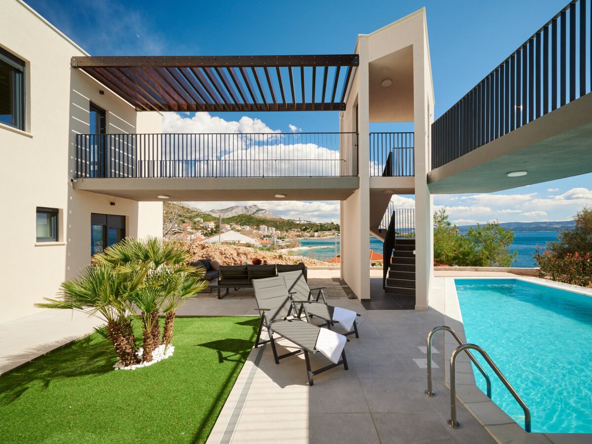 Villa Comfortable and spacious house with terrace and sea view Mali Rat, Omiš K-21548 - Outdoor photo 3