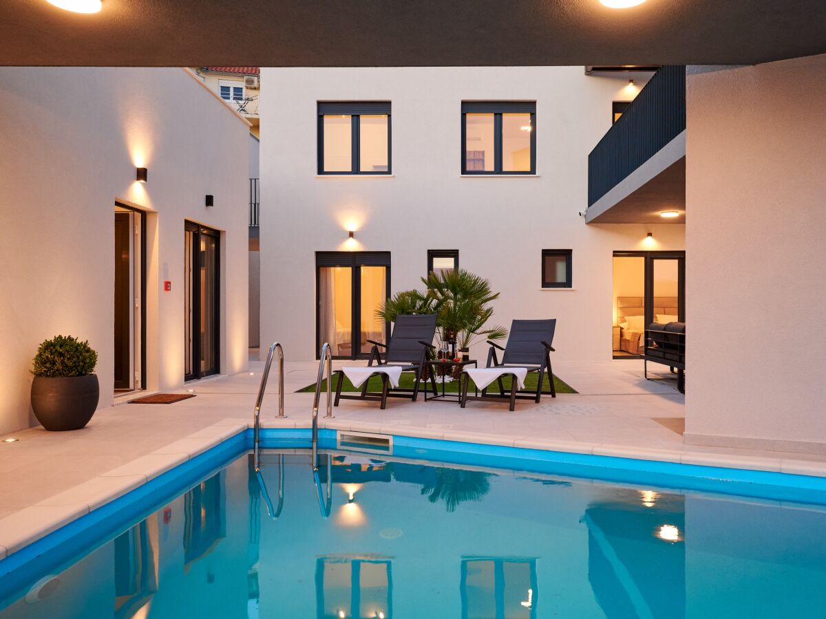 Villa Comfortable and spacious house with terrace and sea view Mali Rat, Omiš K-21548 - Outdoor photo 4