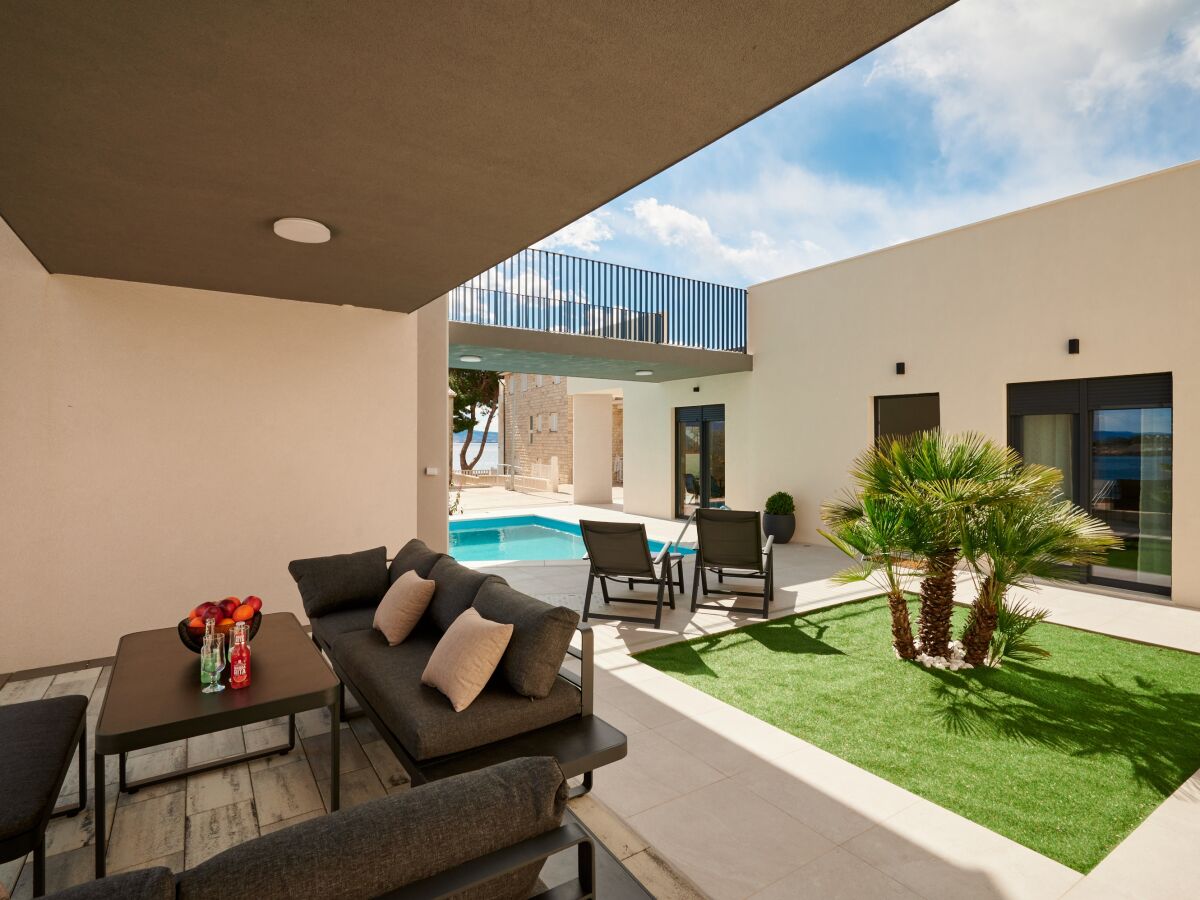 Villa Comfortable and spacious house with terrace and sea view Mali Rat, Omiš K-21548 - Outdoor photo 5