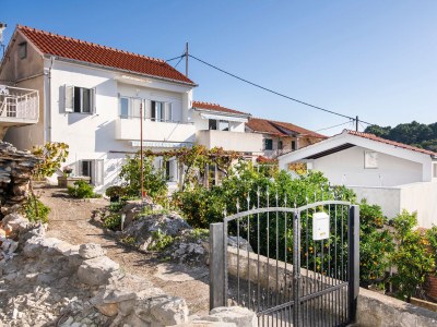 Holiday house Three bedroom house with terrace and sea view Drvenik Veliki, Drvenik K-22085 - Outdoor photo 7