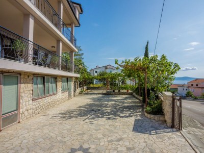 Apartment Three bedroom apartment with terrace and sea view Crikvenica A-22295-a - Outdoor photo 8