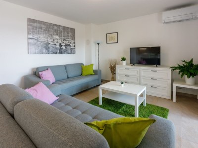 Apartment Three bedroom apartment with terrace and sea view Crikvenica A-22295-a - Outdoor photo 10